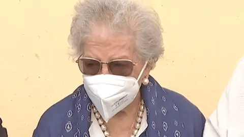 Ana Mar&iacute;a, con 107 a&ntilde;os, recibe la vacuna anti Covid-19