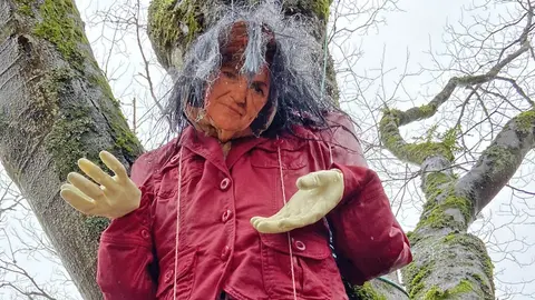 Mu&ntilde;eca ahorcada con la cara de Carmen Calvo | elcomun.es