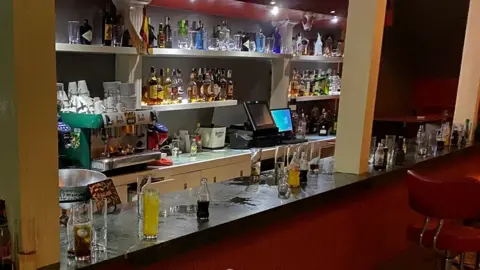 Fiesta ilegal pub Ja&eacute;n