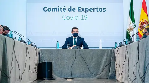 Juanma Moreno preside una reuni&oacute;n del Comit&eacute; de Expertos