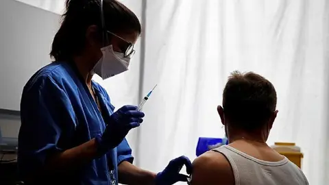 La vacunaci&oacute;n permite cierta relajaci&oacute;n en las medidas