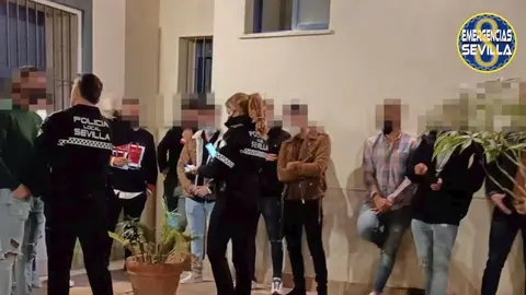 Polic&iacute;a Local de Sevilla en fiesta ilegal por situaci&oacute;n Covid-19
