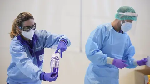 Sanitarios trabajando frente a la situaci&oacute;n del Covid-19