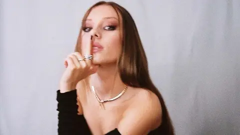 Ester Exp&oacute;sito en su publicaci&oacute;n de Instagram