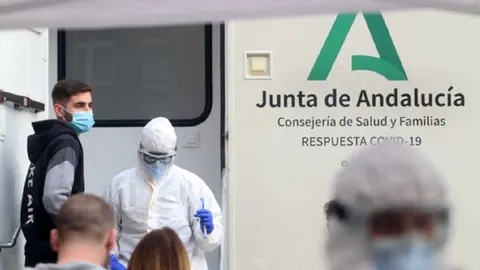 Andaluc&iacute;a contin&uacute;a rebajando su tasa de incidencia por Coronavirus