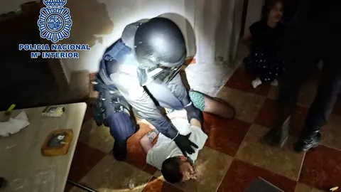 Imagen de la detenci&oacute;n de uno de los miembros del 'Clan de la rubia de los ajos' en 2020