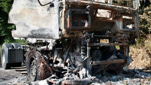 Cami&oacute;n destrozado por las llamas | Archivo El MIRA