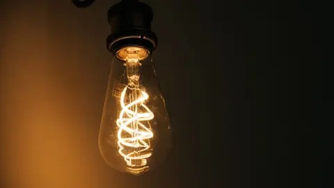 Bombilla encendida