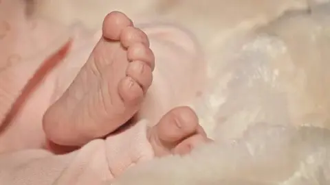 Un beb&eacute; reci&eacute;n nacido