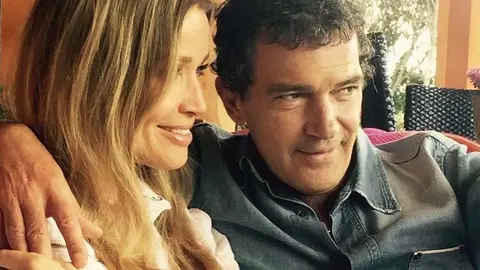 Antonio Banderas y su novia Nicole Kimpel