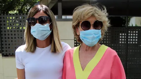 Mila Xim&eacute;nez junto a su hija Alba Santana