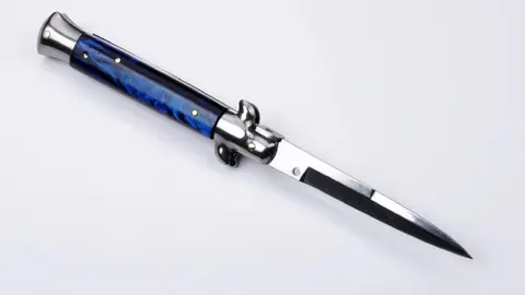 Una navaja autom&aacute;tica