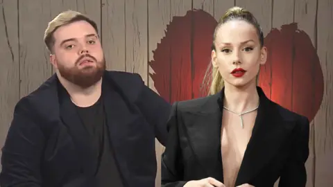 Ibai Llanos rechaza a Ester Exp&oacute;sito en First Dates | Foto: El Mira