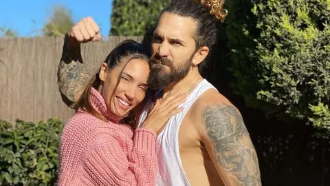 India Mart&iacute;nez junto a su pareja, Ismael V&aacute;zquez