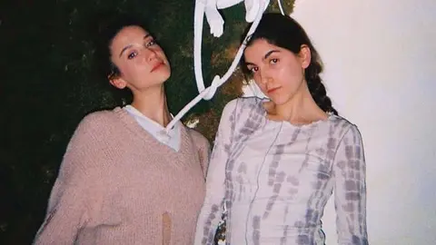 Mar&iacute;a Pedraza junto a su amiga y compa&ntilde;era Paula Losada