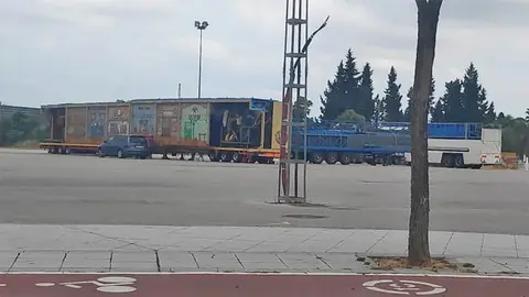 Llegan las atracciones (cacharritos) a la Feria de Jerez