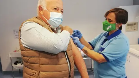 Vacunaci&oacute;n de Jes&uacute;s Aguirre