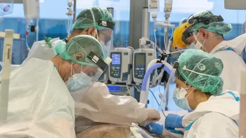 Sanitarios en Hospital Covid-19