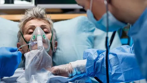 Persona hospitalizada por Covid-19 | Imagen de Archivo