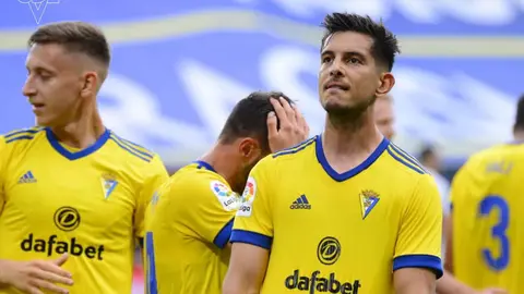 Marcos Mauro celebra su gol con el C&aacute;diz CF