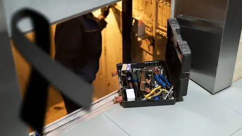 Operario de Ascensor muere en Rota