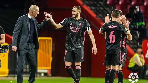 Karim Benzema hace el cuarto gol para el Real Madrid Club de F&uacute;tbol frente al Granada CF