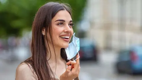 Persona sin mascarilla