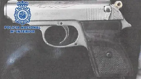 Pistola intervenida al menor
