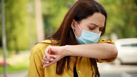 mujer alergia Covid-19