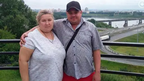 La mujer rusa de 100 kilos de peso, junto a su marido