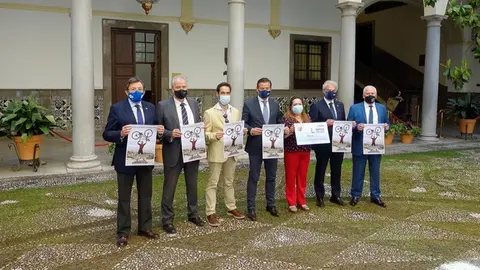 Un joven doctor con par&aacute;lisis cerebral prepara un Camino de Santiago solidario en bicicleta