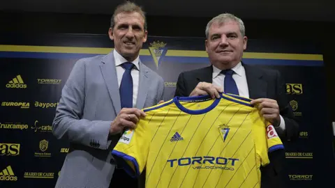 &Oacute;scar Arias, junto a Manuel Vizca&iacute;no