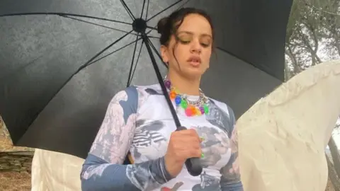 La cantante Rosal&iacute;a