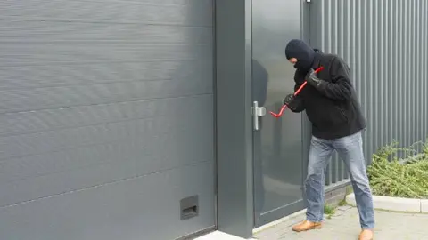 Robo en naves industriales