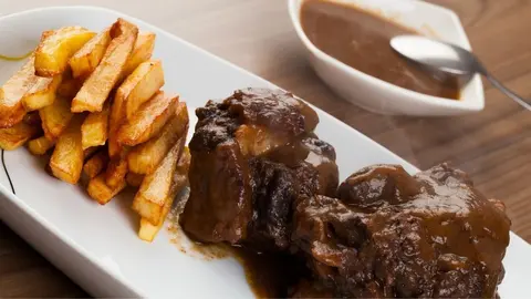 Rabo de Toro con patatas fritas