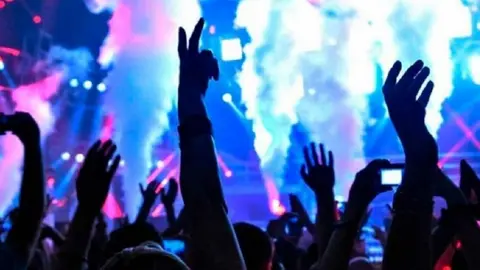 Fiesta ilegal en Sevilla