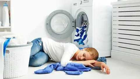 Lavadora funcionando de madrugada