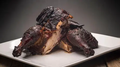 Carne de pollo quemada