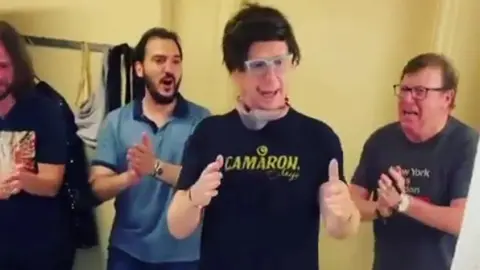 Jorge de Los Morancos bailando