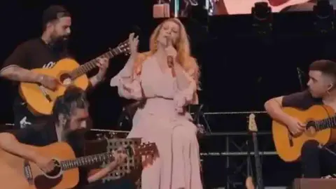 Ni&ntilde;a Pastori durante su concierto en el Marenostrum de Fuengirola