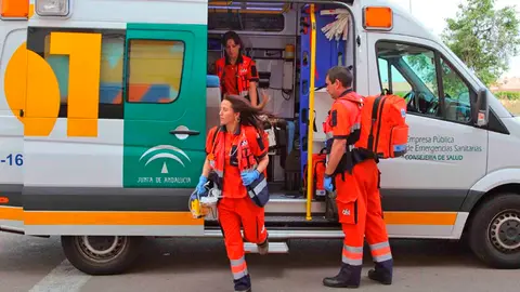 Ambulancia actuando durante un accidente | Archivo