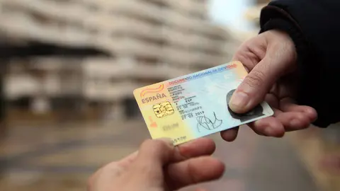 DNI | Foto de archivo