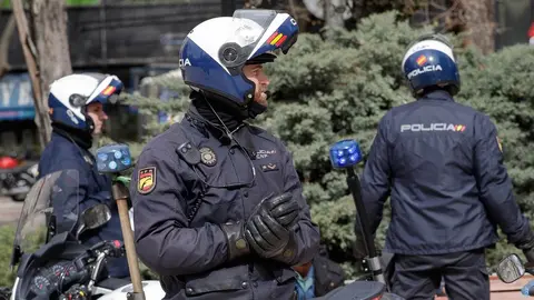 Polic&iacute;a Nacional en moto