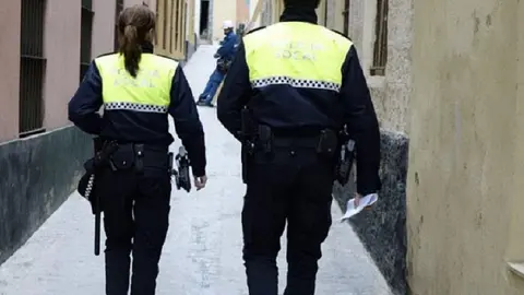 Polic&iacute;as locales de C&aacute;diz han sido escupidos