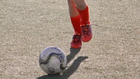 J&oacute;venes menores han sido v&iacute;ctimas de abusos por un entrenador de f&uacute;tbol