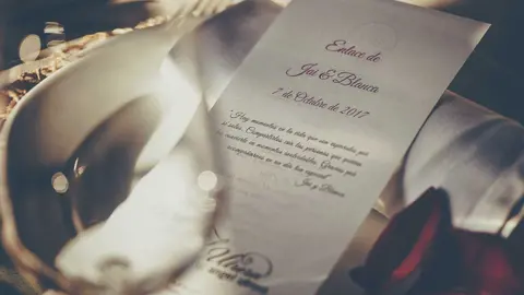 El&nbsp;sobre de una invitaci&oacute;n para una boda&nbsp;es fundamental