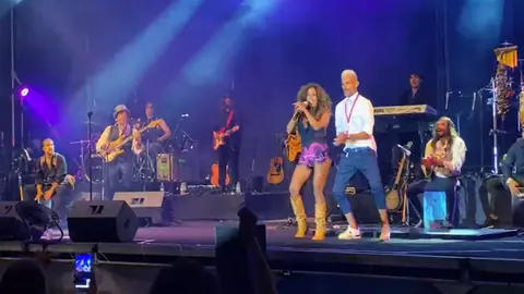 El Muo de Jerez es el invitado sorpresa en un concierto de Rosario Flores