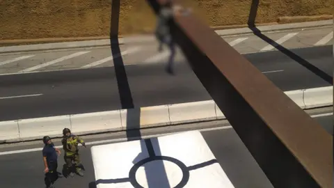 Sucesos Sevilla: Bomberos rescatan suicida Ronda Norte