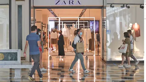 Zara inicia las Rebajas con 5 bolsos ideales por menos de 20 Euros