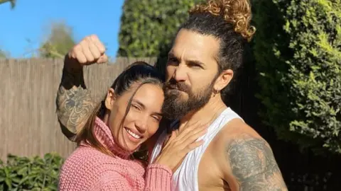 India Mart&iacute;nez y su novio Ismael V&aacute;zquez en Instagram